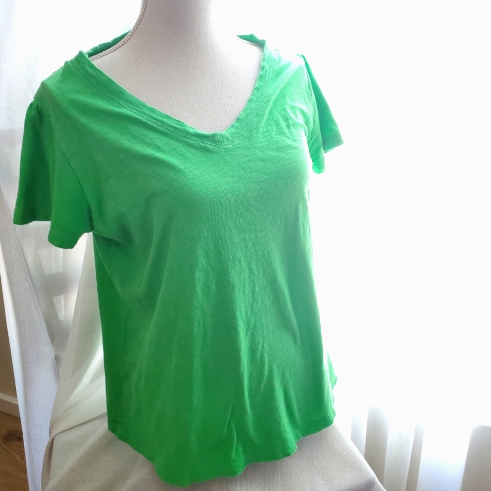 Green Tee Ladies Vneck L Maurices